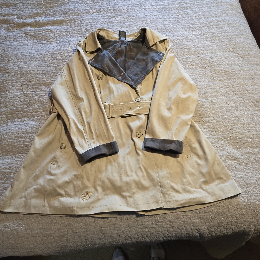 Torrid Outlander khaki trench coat. Size 3 - Picture 4 of 9